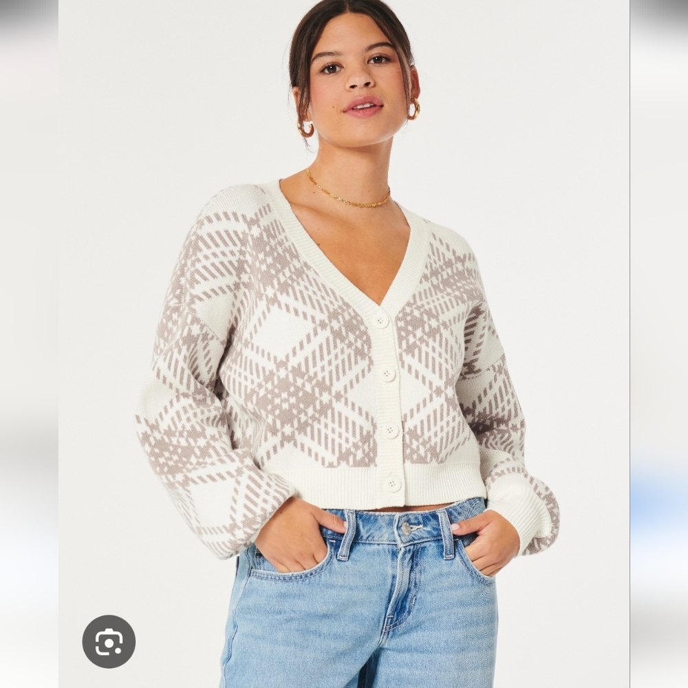 Hollister Large Beige and White Patterned Cardigan Sweater - Picture 6 of 6